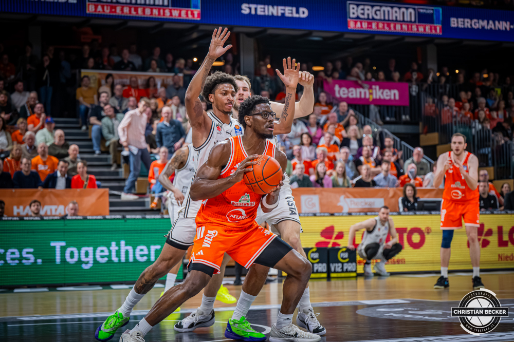1. Basketball Bundesliga, easyCredit BBL, Saison 2025/2026, Herren, Hauptrunde, 27. Spieltag, 02.04.2026, RASTA Vechta - BMA365 Bamberg Baskets
TJ Bamba (#5 - RASTA Vechta) in Aktion
Schlüsselwörter: 02.04.2026;1. Bundesliga;27. Spieltag;365;BBL;BMA;Bamberg;Basketball;Baskets;Hauptrunde;Liga;RASTA;RASTA Dome;Saison 2025/2026;Vechta;easycredit