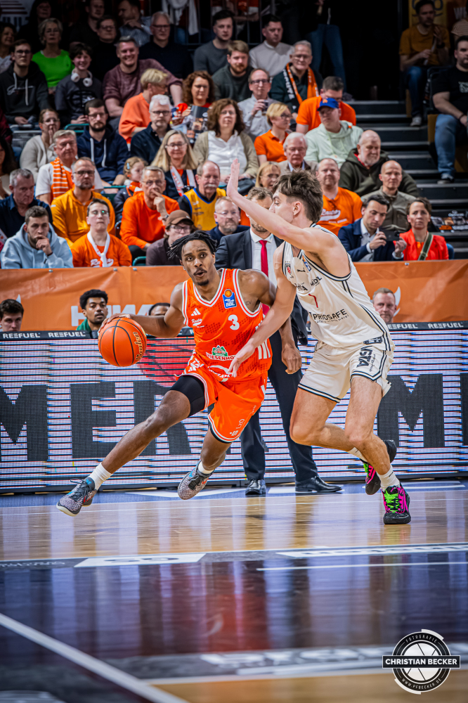 1. Basketball Bundesliga, easyCredit BBL, Saison 2025/2026, Herren, Hauptrunde, 27. Spieltag, 02.04.2026, RASTA Vechta - BMA365 Bamberg Baskets
Malik Parsons (#3 - RASTA Vechta) in Aktion
Schlüsselwörter: 02.04.2026;1. Bundesliga;27. Spieltag;365;BBL;BMA;Bamberg;Basketball;Baskets;Hauptrunde;Liga;RASTA;RASTA Dome;Saison 2025/2026;Vechta;easycredit