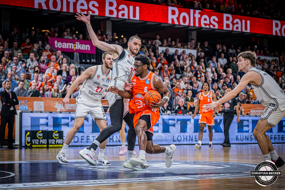 1. Basketball Bundesliga, easyCredit BBL, Saison 2025/2026, Herren, Hauptrunde, 27. Spieltag, 02.04.2026, RASTA Vechta - BMA365 Bamberg Baskets
TJ Bamba (#5 - RASTA Vechta) in Aktion
Schlüsselwörter: 02.04.2026;1. Bundesliga;27. Spieltag;365;BBL;BMA;Bamberg;Basketball;Baskets;Hauptrunde;Liga;RASTA;RASTA Dome;Saison 2025/2026;Vechta;easycredit