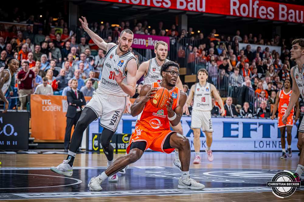 1. Basketball Bundesliga, easyCredit BBL, Saison 2025/2026, Herren, Hauptrunde, 27. Spieltag, 02.04.2026, RASTA Vechta - BMA365 Bamberg Baskets
TJ Bamba (#5 - RASTA Vechta) in Aktion
Schlüsselwörter: 02.04.2026;1. Bundesliga;27. Spieltag;365;BBL;BMA;Bamberg;Basketball;Baskets;Hauptrunde;Liga;RASTA;RASTA Dome;Saison 2025/2026;Vechta;easycredit