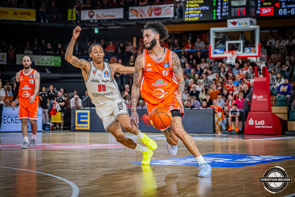 1. Basketball Bundesliga, easyCredit BBL, Saison 2025/2026, Herren, Hauptrunde, 27. Spieltag, 02.04.2026, RASTA Vechta - BMA365 Bamberg Baskets
Tevin Brown (#10 - RASTA Vechta) in Aktion
Schlüsselwörter: 02.04.2026;1. Bundesliga;27. Spieltag;365;BBL;BMA;Bamberg;Basketball;Baskets;Hauptrunde;Liga;RASTA;RASTA Dome;Saison 2025/2026;Vechta;easycredit