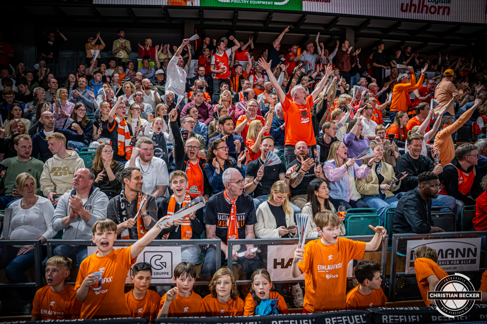 1. Basketball Bundesliga, easyCredit BBL, Saison 2025/2026, Herren, Hauptrunde, 27. Spieltag, 02.04.2026, RASTA Vechta - BMA365 Bamberg Baskets
Die Fans von RASTA Vechta w&auml;hrend der Partie
Schlüsselwörter: 02.04.2026;1. Bundesliga;27. Spieltag;365;BBL;BMA;Bamberg;Basketball;Baskets;Hauptrunde;Liga;RASTA;RASTA Dome;Saison 2025/2026;Vechta;easycredit