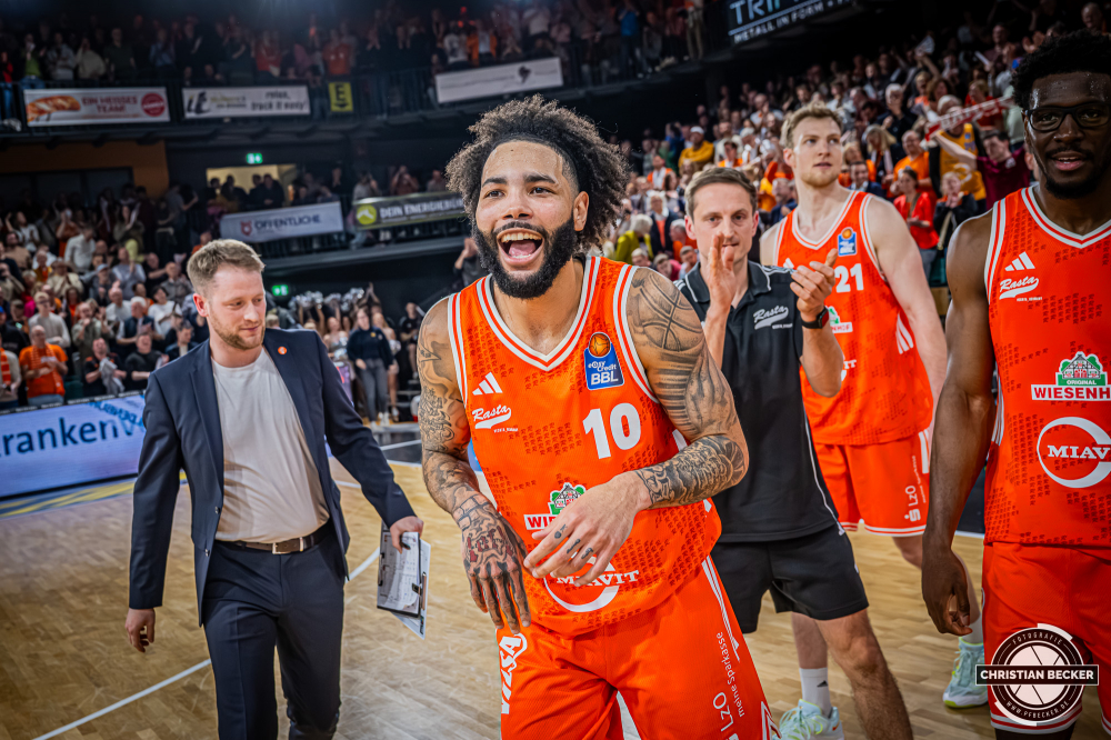 1. Basketball Bundesliga, easyCredit BBL, Saison 2025/2026, Herren, Hauptrunde, 27. Spieltag, 02.04.2026, RASTA Vechta - BMA365 Bamberg Baskets
Tevin Brown (#10 - RASTA Vechta) nach der Partie
Schlüsselwörter: 02.04.2026;1. Bundesliga;27. Spieltag;365;BBL;BMA;Bamberg;Basketball;Baskets;Hauptrunde;Liga;RASTA;RASTA Dome;Saison 2025/2026;Vechta;easycredit