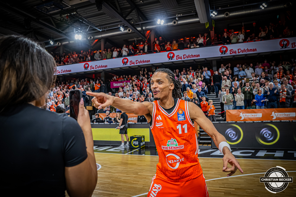 1. Basketball Bundesliga, easyCredit BBL, Saison 2025/2026, Herren, Hauptrunde, 27. Spieltag, 02.04.2026, RASTA Vechta - BMA365 Bamberg Baskets
Alonzo Verge (#11 - RASTA Vechta) nach der Partie
Schlüsselwörter: 02.04.2026;1. Bundesliga;27. Spieltag;365;BBL;BMA;Bamberg;Basketball;Baskets;Hauptrunde;Liga;RASTA;RASTA Dome;Saison 2025/2026;Vechta;easycredit