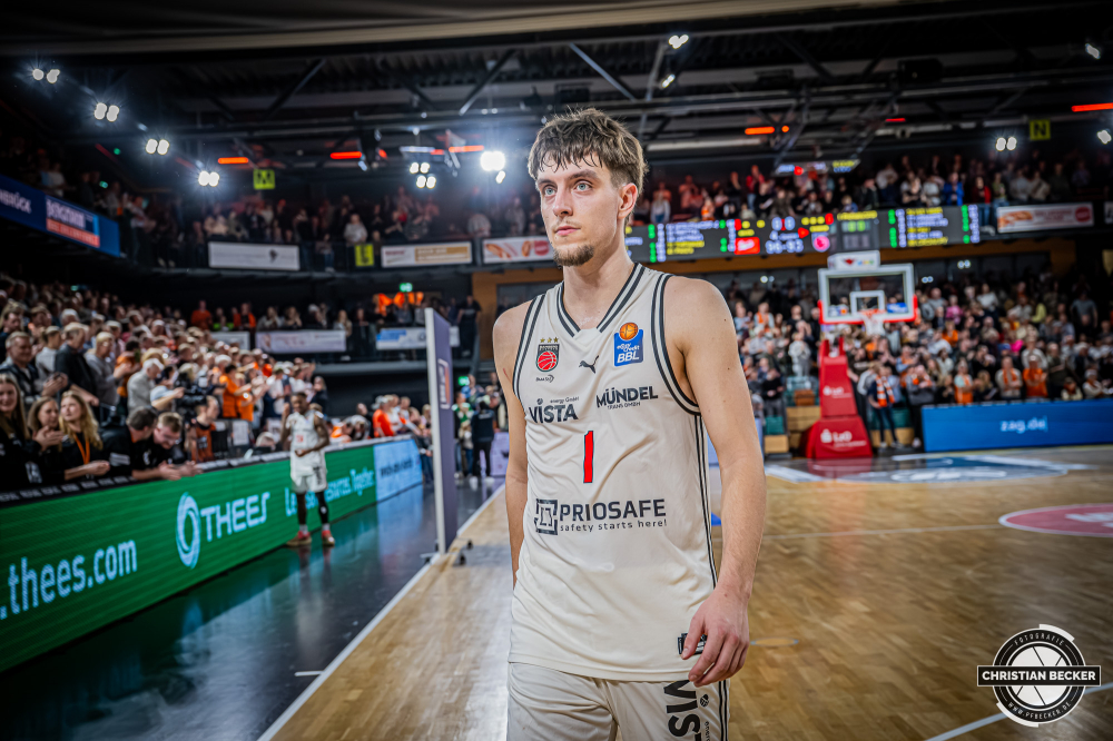 1. Basketball Bundesliga, easyCredit BBL, Saison 2025/2026, Herren, Hauptrunde, 27. Spieltag, 02.04.2026, RASTA Vechta - BMA365 Bamberg Baskets
Zachary Ensminger (#1 - BMA365 Bamberg Baskets) nach der Partie
Schlüsselwörter: 02.04.2026;1. Bundesliga;27. Spieltag;365;BBL;BMA;Bamberg;Basketball;Baskets;Hauptrunde;Liga;RASTA;RASTA Dome;Saison 2025/2026;Vechta;easycredit