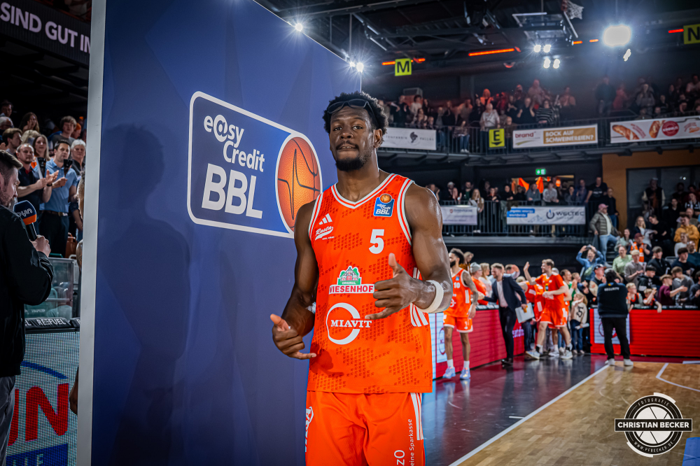 1. Basketball Bundesliga, easyCredit BBL, Saison 2025/2026, Herren, Hauptrunde, 27. Spieltag, 02.04.2026, RASTA Vechta - BMA365 Bamberg Baskets
TJ Bamba (#5 - RASTA Vechta) nach der Partie
Schlüsselwörter: 02.04.2026;1. Bundesliga;27. Spieltag;365;BBL;BMA;Bamberg;Basketball;Baskets;Hauptrunde;Liga;RASTA;RASTA Dome;Saison 2025/2026;Vechta;easycredit