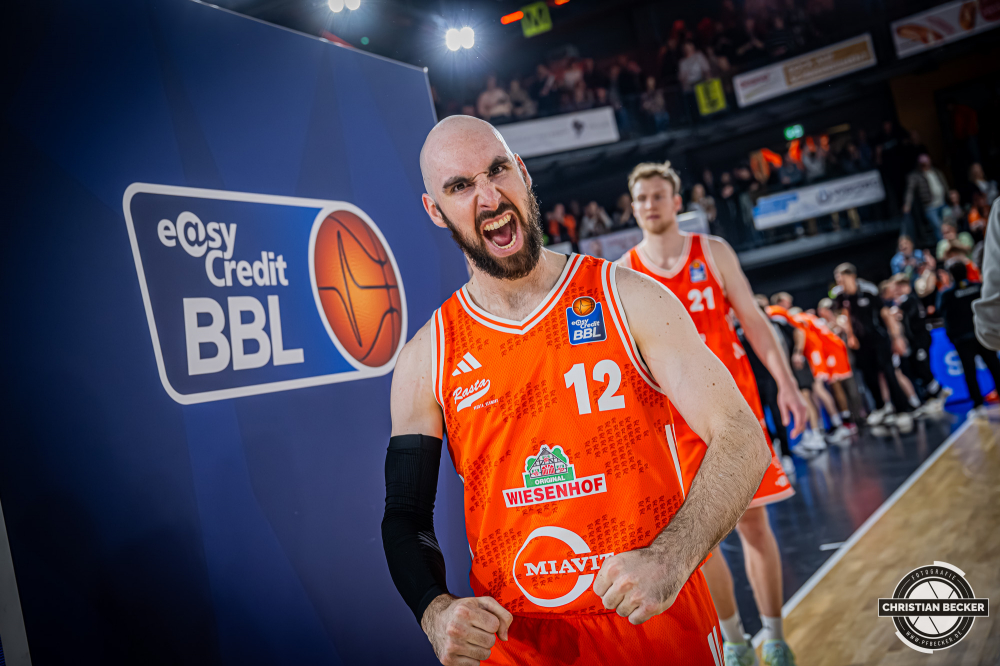 1. Basketball Bundesliga, easyCredit BBL, Saison 2025/2026, Herren, Hauptrunde, 27. Spieltag, 02.04.2026, RASTA Vechta - BMA365 Bamberg Baskets
Tommy Kuhse (#12 - RASTA Vechta) nach der Partie
Schlüsselwörter: 02.04.2026;1. Bundesliga;27. Spieltag;365;BBL;BMA;Bamberg;Basketball;Baskets;Hauptrunde;Liga;RASTA;RASTA Dome;Saison 2025/2026;Vechta;easycredit