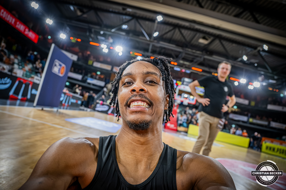 1. Basketball Bundesliga, easyCredit BBL, Saison 2025/2026, Herren, Hauptrunde, 27. Spieltag, 02.04.2026, RASTA Vechta - BMA365 Bamberg Baskets
Malik Parsons (#3 - RASTA Vechta) nach der Partie
Schlüsselwörter: 02.04.2026;1. Bundesliga;27. Spieltag;365;BBL;BMA;Bamberg;Basketball;Baskets;Hauptrunde;Liga;RASTA;RASTA Dome;Saison 2025/2026;Vechta;easycredit