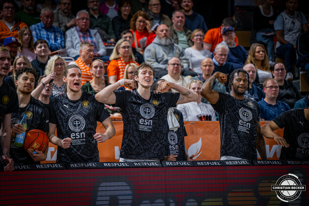 1. Basketball Bundesliga, easyCredit BBL, Saison 2025/2026, Herren, Hauptrunde, 31. Spieltag, 24.04.2026, RASTA Vechta - L&ouml;wen Braunschweig
Das Team der Basketball L&ouml;wen Braunschweig w&auml;hrend der Partie
Schlüsselwörter: 1. Bundesliga;24.04.2026;31. Spieltag;BBL;Basketball;Braunschweig;Hauptrunde;Liga;L&ouml;wen;RASTA;RASTA Dome;Saison 2025/2026;Vechta;easycredit