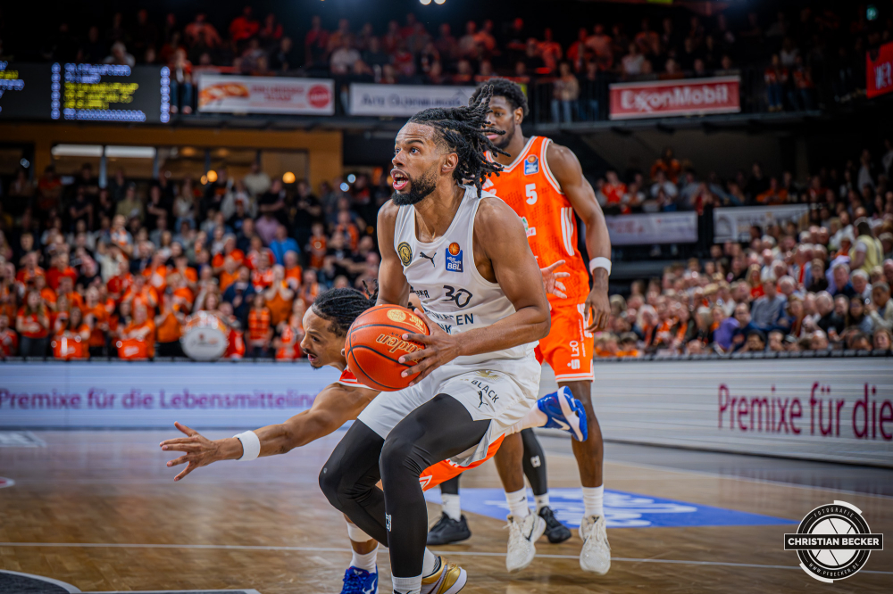 1. Basketball Bundesliga, easyCredit BBL, Saison 2025/2026, Herren, Hauptrunde, 31. Spieltag, 24.04.2026, RASTA Vechta - L&ouml;wen Braunschweig
Chip Flanigan (#30 - Basketball L&ouml;wen Braunschweig) in Aktion
Schlüsselwörter: 1. Bundesliga;24.04.2026;31. Spieltag;BBL;Basketball;Braunschweig;Hauptrunde;Liga;L&ouml;wen;RASTA;RASTA Dome;Saison 2025/2026;Vechta;easycredit