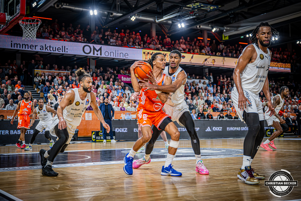 1. Basketball Bundesliga, easyCredit BBL, Saison 2025/2026, Herren, Hauptrunde, 31. Spieltag, 24.04.2026, RASTA Vechta - L&ouml;wen Braunschweig
Alonzo Verge (#11 - RASTA Vechta) in Aktion
Schlüsselwörter: 1. Bundesliga;24.04.2026;31. Spieltag;BBL;Basketball;Braunschweig;Hauptrunde;Liga;L&ouml;wen;RASTA;RASTA Dome;Saison 2025/2026;Vechta;easycredit