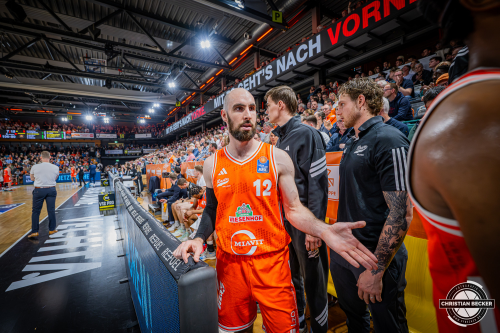 1. Basketball Bundesliga, easyCredit BBL, Saison 2025/2026, Herren, Hauptrunde, 31. Spieltag, 24.04.2026, RASTA Vechta - L&ouml;wen Braunschweig
Tommy Kuhse (#12 - RASTA Vechta) w&auml;hrend der Partie
Schlüsselwörter: 1. Bundesliga;24.04.2026;31. Spieltag;BBL;Basketball;Braunschweig;Hauptrunde;Liga;L&ouml;wen;RASTA;RASTA Dome;Saison 2025/2026;Vechta;easycredit