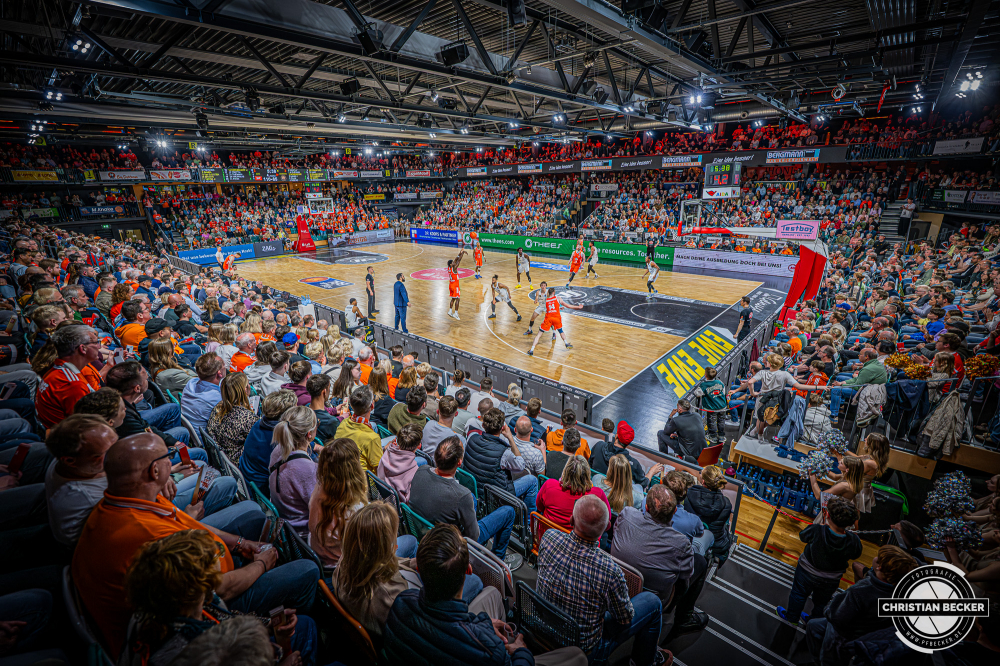 1. Basketball Bundesliga, easyCredit BBL, Saison 2025/2026, Herren, Hauptrunde, 31. Spieltag, 24.04.2026, RASTA Vechta - L&ouml;wen Braunschweig
TJ Bamba (#5 - RASTA Vechta) beim Jumpshot
Schlüsselwörter: 1. Bundesliga;24.04.2026;31. Spieltag;BBL;Basketball;Braunschweig;Hauptrunde;Liga;L&ouml;wen;RASTA;RASTA Dome;Saison 2025/2026;Vechta;easycredit