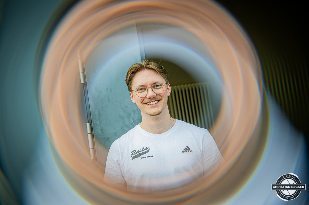 1. Basketball Bundesliga, easyCredit BBL, Saison 2025/2026, Herren, Play-Ins, Spiel um Platz 7, 12.05.2026, RASTA Vechta - Gladiators Trier
Frederik Kreyenborg (Digital Content Manager - RASTA Vechta) vor der Partie
Schlüsselwörter: 1. Bundesliga;12.05.2026;BBL;Basketball;Gladiators;Liga;Play-Ins;RASTA;RASTA Dome;Saison 2025/2026;Trier;VET-CONCEPT;Vechta;easycredit