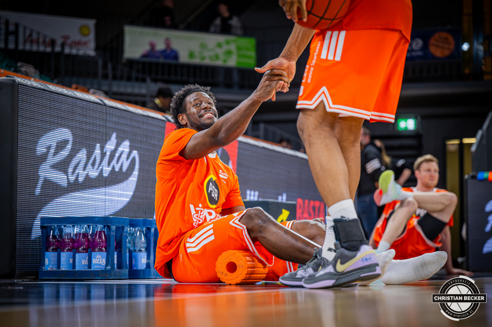 1. Basketball Bundesliga, easyCredit BBL, Saison 2025/2026, Herren, Play-Ins, Spiel um Platz 7, 12.05.2026, RASTA Vechta - Gladiators Trier
TJ Bamba (#5 - RASTA Vechta) vor der Partie
Schlüsselwörter: 1. Bundesliga;12.05.2026;BBL;Basketball;Gladiators;Liga;Play-Ins;RASTA;RASTA Dome;Saison 2025/2026;Trier;VET-CONCEPT;Vechta;easycredit