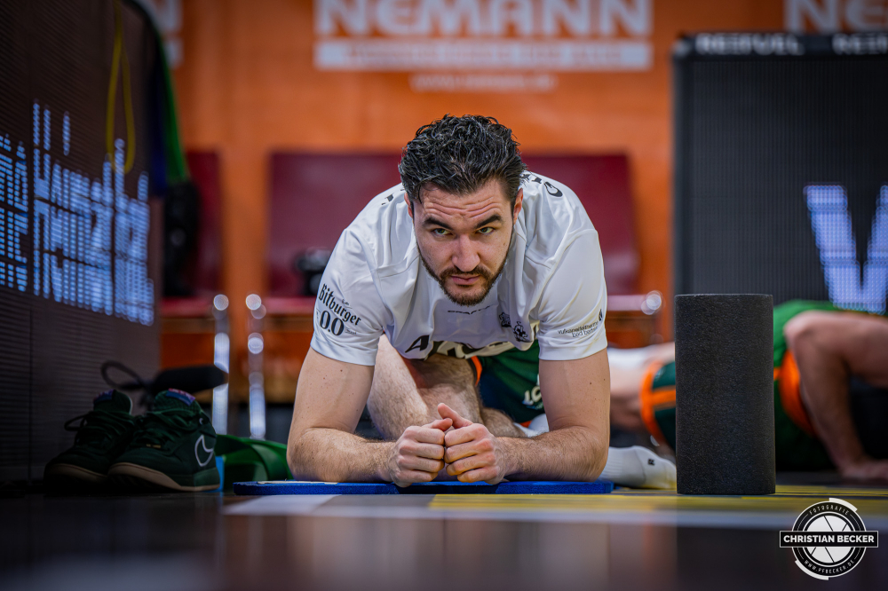 1. Basketball Bundesliga, easyCredit BBL, Saison 2025/2026, Herren, Play-Ins, Spiel um Platz 7, 12.05.2026, RASTA Vechta - Gladiators Trier
Clay Guillozet (#4 - VET-CONCEPT Gladiators Trier) vor der Partie
Schlüsselwörter: 1. Bundesliga;12.05.2026;BBL;Basketball;Gladiators;Liga;Play-Ins;RASTA;RASTA Dome;Saison 2025/2026;Trier;VET-CONCEPT;Vechta;easycredit