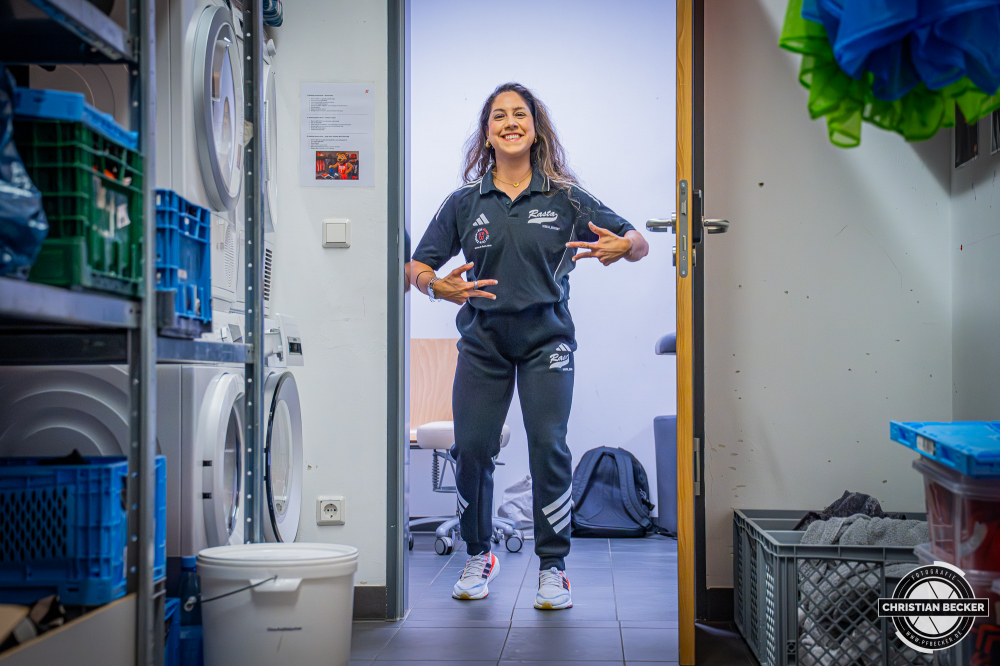 1. Basketball Bundesliga, easyCredit BBL, Saison 2025/2026, Herren, Play-Ins, Spiel um Platz 7, 12.05.2026, RASTA Vechta - Gladiators Trier
Bea Santos (Physiotherapeutin - RASTA Vechta) vor der Partie
Schlüsselwörter: 1. Bundesliga;12.05.2026;BBL;Basketball;Gladiators;Liga;Play-Ins;RASTA;RASTA Dome;Saison 2025/2026;Trier;VET-CONCEPT;Vechta;easycredit