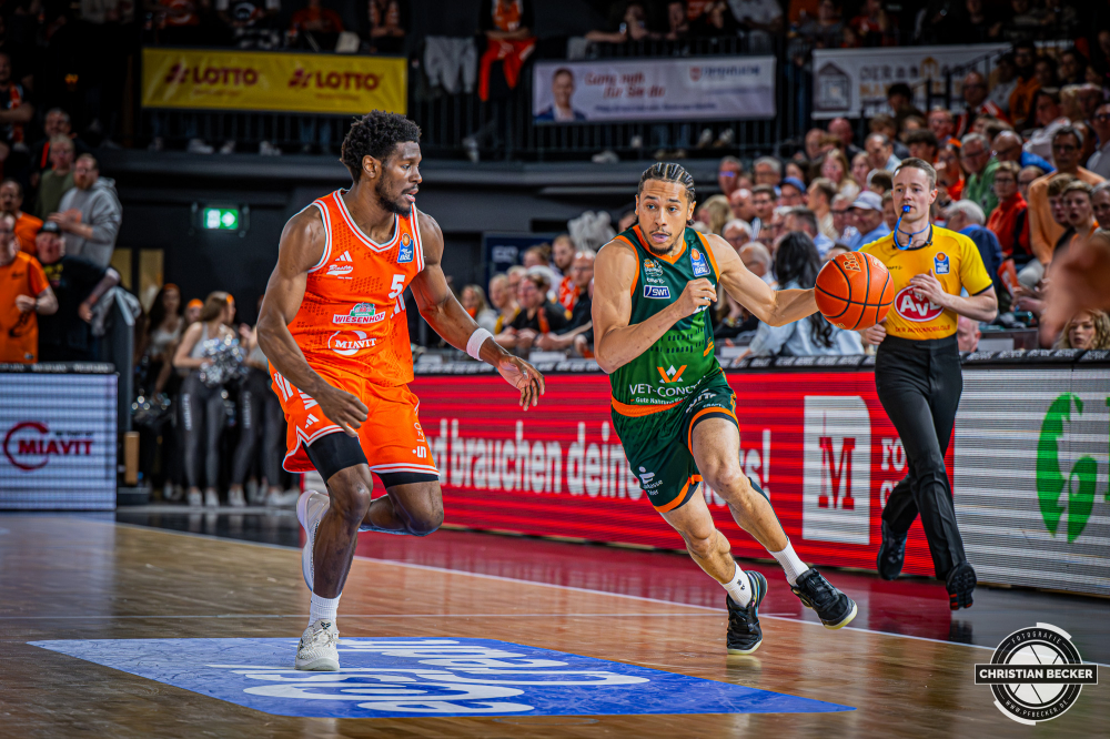 1. Basketball Bundesliga, easyCredit BBL, Saison 2025/2026, Herren, Play-Ins, Spiel um Platz 7, 12.05.2026, RASTA Vechta - Gladiators Trier
Jordan Roland (#15 - VET-CONCEPT Gladiators Trier) in Aktion
Schlüsselwörter: 1. Bundesliga;12.05.2026;BBL;Basketball;Gladiators;Liga;Play-Ins;RASTA;RASTA Dome;Saison 2025/2026;Trier;VET-CONCEPT;Vechta;easycredit