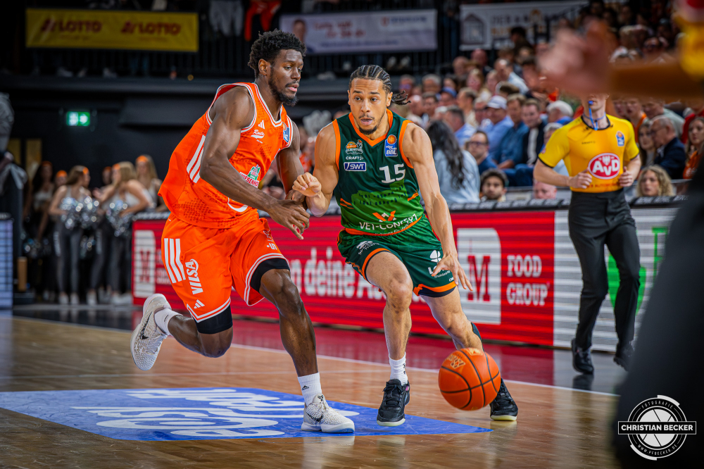 1. Basketball Bundesliga, easyCredit BBL, Saison 2025/2026, Herren, Play-Ins, Spiel um Platz 7, 12.05.2026, RASTA Vechta - Gladiators Trier
Jordan Roland (#15 - VET-CONCEPT Gladiators Trier) in Aktion
Schlüsselwörter: 1. Bundesliga;12.05.2026;BBL;Basketball;Gladiators;Liga;Play-Ins;RASTA;RASTA Dome;Saison 2025/2026;Trier;VET-CONCEPT;Vechta;easycredit