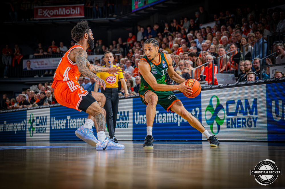 1. Basketball Bundesliga, easyCredit BBL, Saison 2025/2026, Herren, Play-Ins, Spiel um Platz 7, 12.05.2026, RASTA Vechta - Gladiators Trier
Jordan Roland (#15 - VET-CONCEPT Gladiators Trier) in Aktion
Schlüsselwörter: 1. Bundesliga;12.05.2026;BBL;Basketball;Gladiators;Liga;Play-Ins;RASTA;RASTA Dome;Saison 2025/2026;Trier;VET-CONCEPT;Vechta;easycredit