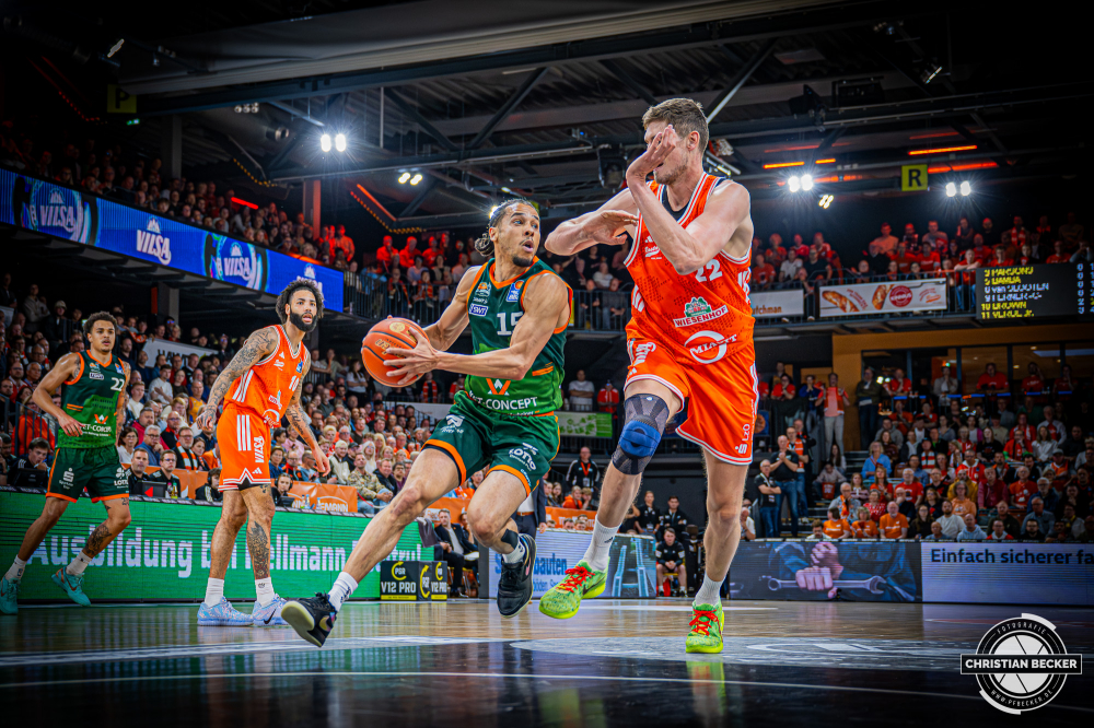1. Basketball Bundesliga, easyCredit BBL, Saison 2025/2026, Herren, Play-Ins, Spiel um Platz 7, 12.05.2026, RASTA Vechta - Gladiators Trier
Jordan Roland (#15 - VET-CONCEPT Gladiators Trier) in Aktion
Schlüsselwörter: 1. Bundesliga;12.05.2026;BBL;Basketball;Gladiators;Liga;Play-Ins;RASTA;RASTA Dome;Saison 2025/2026;Trier;VET-CONCEPT;Vechta;easycredit