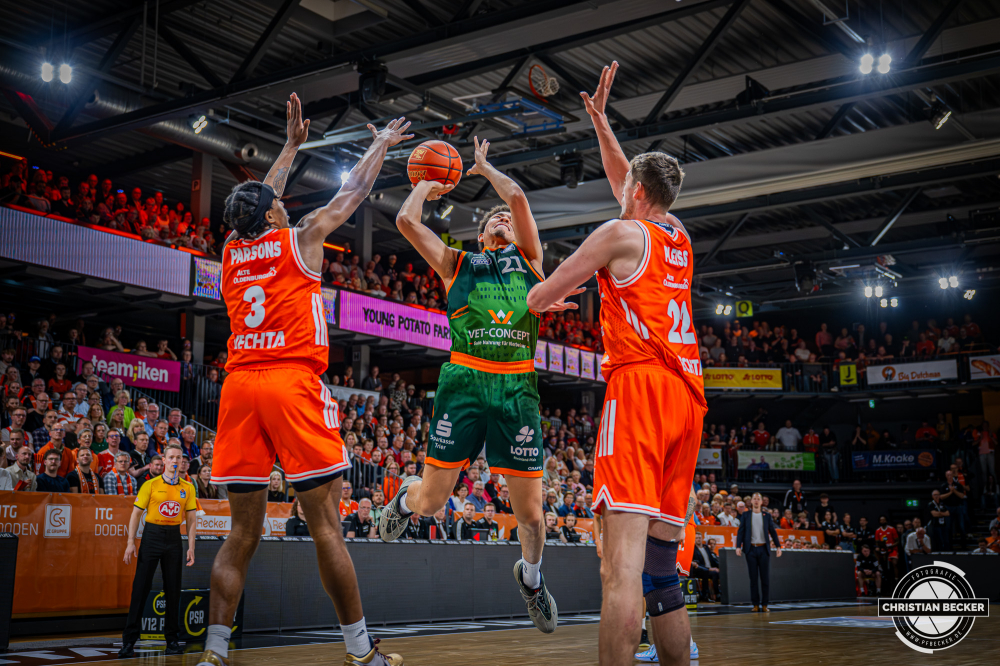 1. Basketball Bundesliga, easyCredit BBL, Saison 2025/2026, Herren, Play-Ins, Spiel um Platz 7, 12.05.2026, RASTA Vechta - Gladiators Trier
Evans Rapieque (#21 - VET-CONCEPT Gladiators Trier) beim Korbleger
Schlüsselwörter: 1. Bundesliga;12.05.2026;BBL;Basketball;Gladiators;Liga;Play-Ins;RASTA;RASTA Dome;Saison 2025/2026;Trier;VET-CONCEPT;Vechta;easycredit