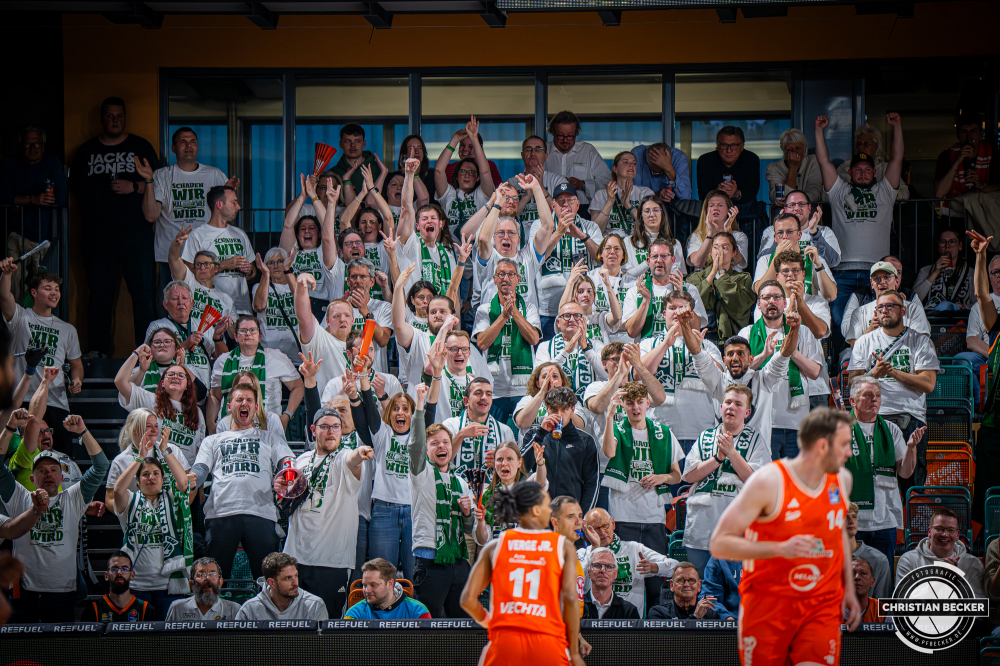 1. Basketball Bundesliga, easyCredit BBL, Saison 2025/2026, Herren, Play-Ins, Spiel um Platz 7, 12.05.2026, RASTA Vechta - Gladiators Trier
Die Fans der VET-CONCEPT Gladiators Trier w&auml;hrend der Partie
Schlüsselwörter: 1. Bundesliga;12.05.2026;BBL;Basketball;Gladiators;Liga;Play-Ins;RASTA;RASTA Dome;Saison 2025/2026;Trier;VET-CONCEPT;Vechta;easycredit