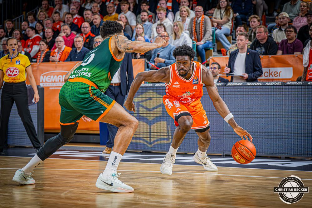 1. Basketball Bundesliga, easyCredit BBL, Saison 2025/2026, Herren, Play-Ins, Spiel um Platz 7, 12.05.2026, RASTA Vechta - Gladiators Trier
TJ Bamba (#5 - RASTA Vechta) in Aktion
Schlüsselwörter: 1. Bundesliga;12.05.2026;BBL;Basketball;Gladiators;Liga;Play-Ins;RASTA;RASTA Dome;Saison 2025/2026;Trier;VET-CONCEPT;Vechta;easycredit