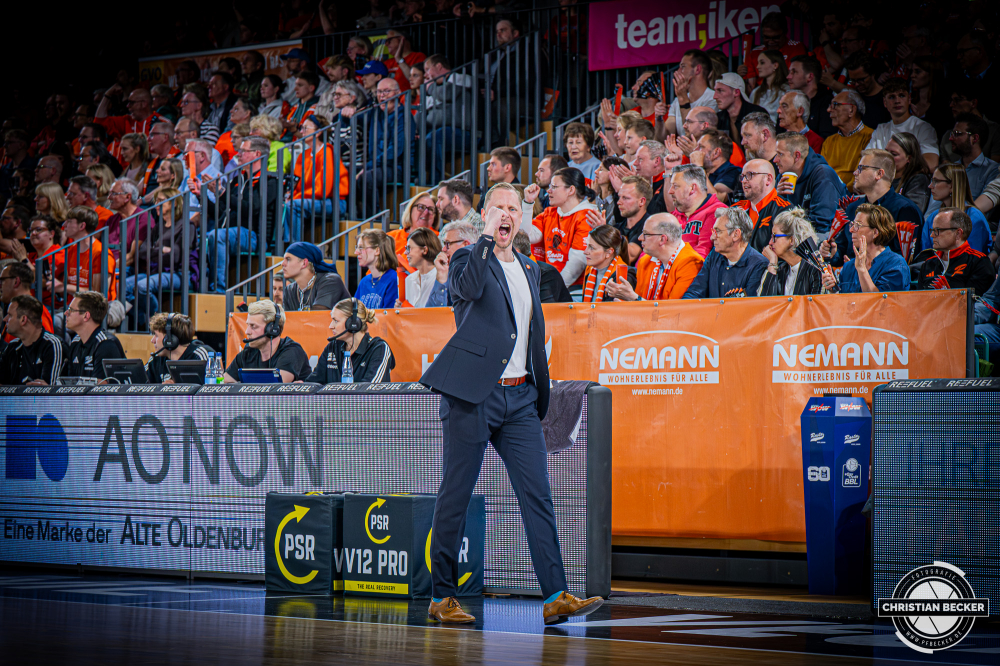 1. Basketball Bundesliga, easyCredit BBL, Saison 2025/2026, Herren, Play-Ins, Spiel um Platz 7, 12.05.2026, RASTA Vechta - Gladiators Trier
Christian Held (Head-Coach - RASTA Vechta) w&auml;hrend der Partie
Schlüsselwörter: 1. Bundesliga;12.05.2026;BBL;Basketball;Gladiators;Liga;Play-Ins;RASTA;RASTA Dome;Saison 2025/2026;Trier;VET-CONCEPT;Vechta;easycredit