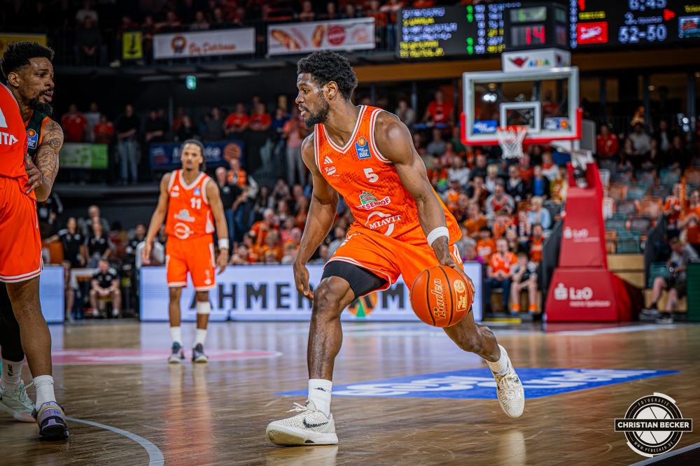 1. Basketball Bundesliga, easyCredit BBL, Saison 2025/2026, Herren, Play-Ins, Spiel um Platz 7, 12.05.2026, RASTA Vechta - Gladiators Trier
TJ Bamba (#5 - RASTA Vechta) in Aktion
Schlüsselwörter: 1. Bundesliga;12.05.2026;BBL;Basketball;Gladiators;Liga;Play-Ins;RASTA;RASTA Dome;Saison 2025/2026;Trier;VET-CONCEPT;Vechta;easycredit