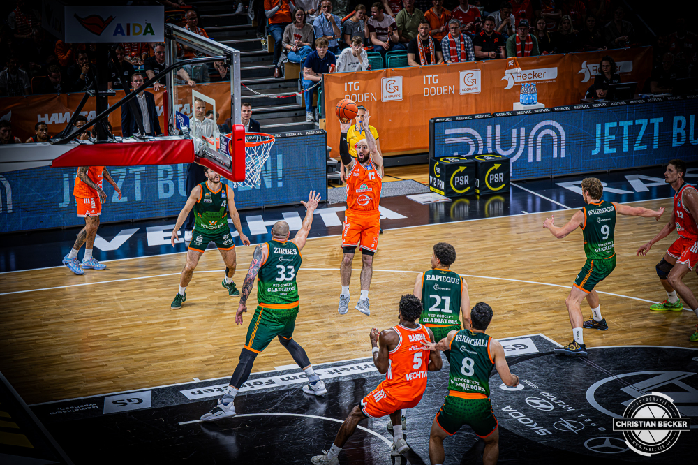 1. Basketball Bundesliga, easyCredit BBL, Saison 2025/2026, Herren, Play-Ins, Spiel um Platz 7, 12.05.2026, RASTA Vechta - Gladiators Trier
Tommy Kuhse (#12 - RASTA Vechta) beim Jumpshot
Schlüsselwörter: 1. Bundesliga;12.05.2026;BBL;Basketball;Gladiators;Liga;Play-Ins;RASTA;RASTA Dome;Saison 2025/2026;Trier;VET-CONCEPT;Vechta;easycredit