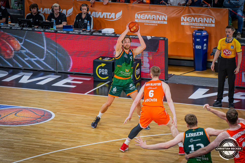 1. Basketball Bundesliga, easyCredit BBL, Saison 2025/2026, Herren, Play-Ins, Spiel um Platz 7, 12.05.2026, RASTA Vechta - Gladiators Trier
Marco Hollersbacher (#9 - VET-CONCEPT Gladiators Trier) in Aktion
Schlüsselwörter: 1. Bundesliga;12.05.2026;BBL;Basketball;Gladiators;Liga;Play-Ins;RASTA;RASTA Dome;Saison 2025/2026;Trier;VET-CONCEPT;Vechta;easycredit