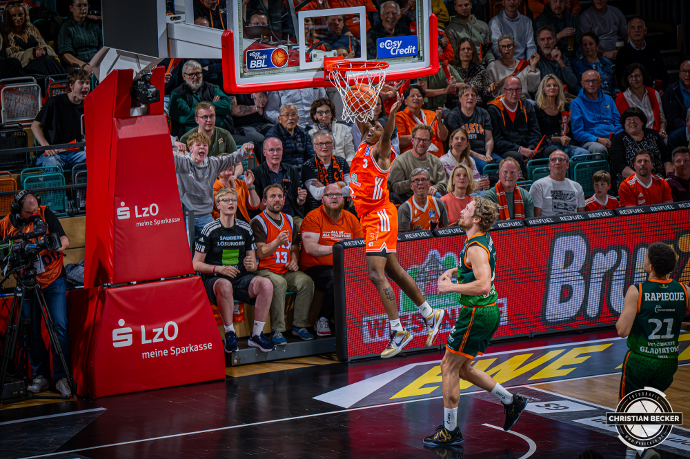 1. Basketball Bundesliga, easyCredit BBL, Saison 2025/2026, Herren, Play-Ins, Spiel um Platz 7, 12.05.2026, RASTA Vechta - Gladiators Trier
Malik Parsons (#3 - RASTA Vechta) beim Dunk
Schlüsselwörter: 1. Bundesliga;12.05.2026;BBL;Basketball;Gladiators;Liga;Play-Ins;RASTA;RASTA Dome;Saison 2025/2026;Trier;VET-CONCEPT;Vechta;easycredit
