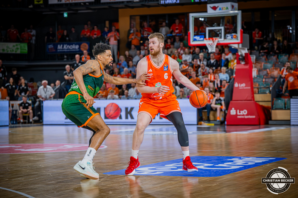 1. Basketball Bundesliga, easyCredit BBL, Saison 2025/2026, Herren, Play-Ins, Spiel um Platz 7, 12.05.2026, RASTA Vechta - Gladiators Trier
Luc van Slooten (#6 - RASTA Vechta) in Aktion
Schlüsselwörter: 1. Bundesliga;12.05.2026;BBL;Basketball;Gladiators;Liga;Play-Ins;RASTA;RASTA Dome;Saison 2025/2026;Trier;VET-CONCEPT;Vechta;easycredit