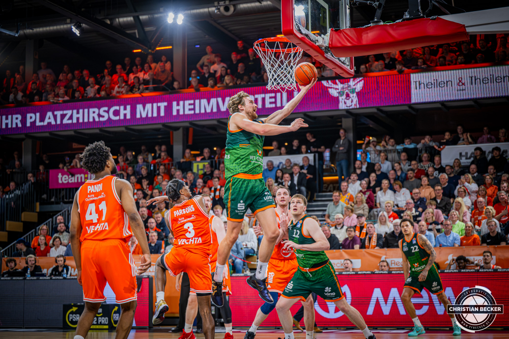 1. Basketball Bundesliga, easyCredit BBL, Saison 2025/2026, Herren, Play-Ins, Spiel um Platz 7, 12.05.2026, RASTA Vechta - Gladiators Trier
Marco Hollersbacher (#9 - VET-CONCEPT Gladiators Trier) beim Korbleger
Schlüsselwörter: 1. Bundesliga;12.05.2026;BBL;Basketball;Gladiators;Liga;Play-Ins;RASTA;RASTA Dome;Saison 2025/2026;Trier;VET-CONCEPT;Vechta;easycredit