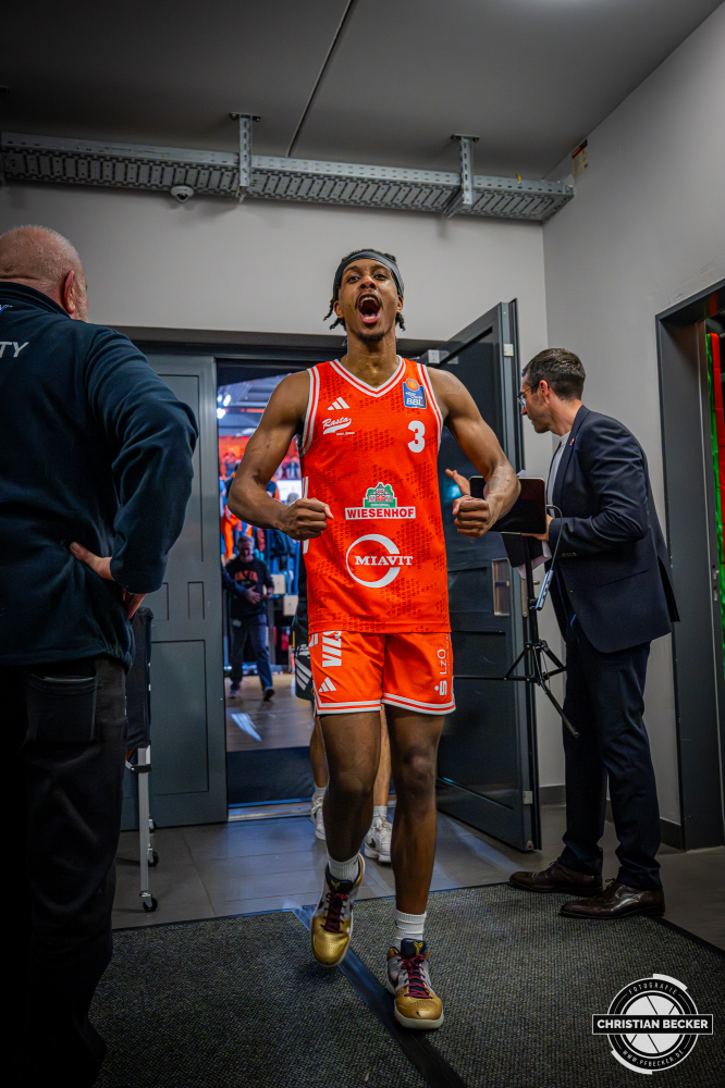 1. Basketball Bundesliga, easyCredit BBL, Saison 2025/2026, Herren, Play-Ins, Spiel um Platz 7, 12.05.2026, RASTA Vechta - Gladiators Trier
Malik Parsons (#3 - RASTA Vechta) zeigt Emotionen nach der Partie
Schlüsselwörter: 1. Bundesliga;12.05.2026;BBL;Basketball;Gladiators;Liga;Play-Ins;RASTA;RASTA Dome;Saison 2025/2026;Trier;VET-CONCEPT;Vechta;easycredit