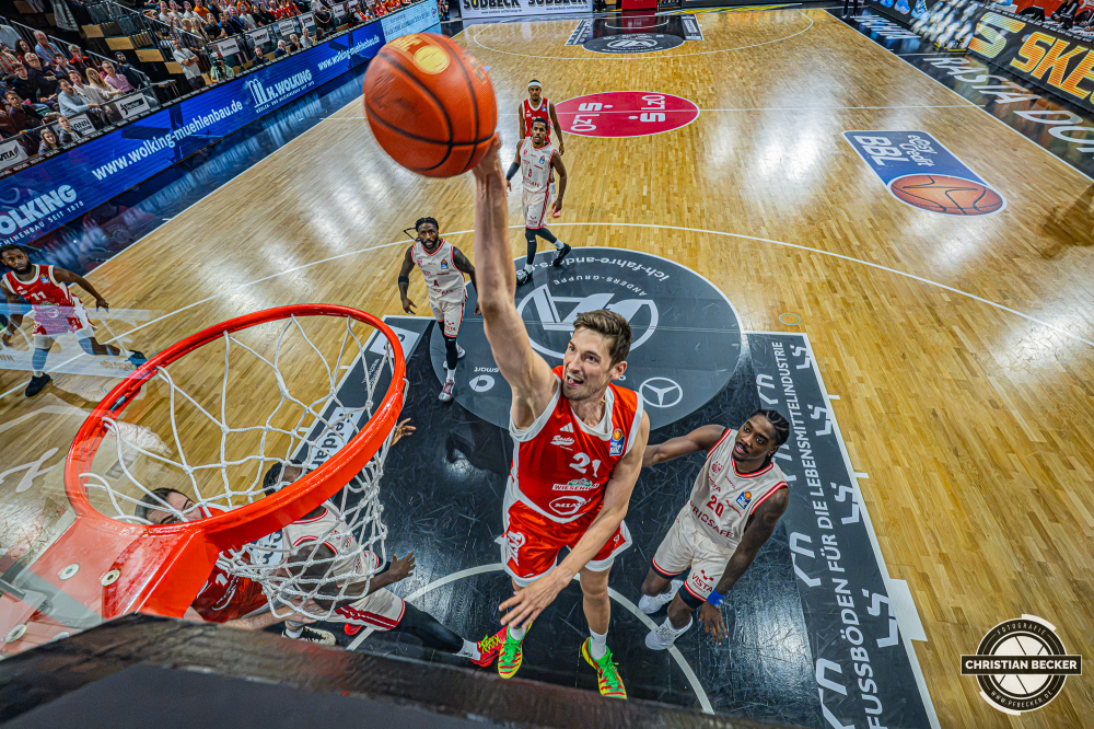 1. Basketball Bundesliga, easyCredit BBL, Saison 2026/2027, Herren, Hauptrunde, 2. Spieltag, 24.09.2026, RASTA Vechta - Bamberg Baskets
Tibor Plei&szlig; (#21 - RASTA Vechta) beim Dunk
Schlüsselwörter: 1. Bundesliga;2. Spieltag;24.09.2026;BBL;BMA 365;Bamberg;Basketball;Baskets;Hauptrunde;Liga;RASTA;RASTA Dome;Saison 2025/2026;Vechta;easycredit
