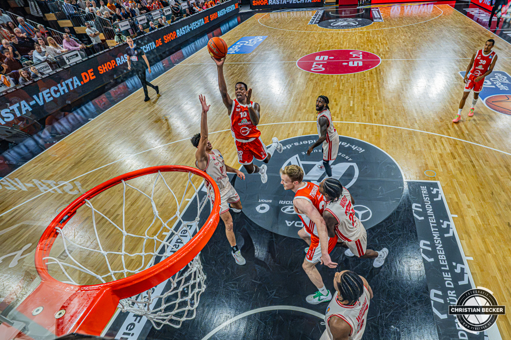 1. Basketball Bundesliga, easyCredit BBL, Saison 2026/2027, Herren, Hauptrunde, 2. Spieltag, 24.09.2026, RASTA Vechta - Bamberg Baskets
Justin Edler-Davis (#10 - RASTA Vechta) beim Korbleger
Schlüsselwörter: 1. Bundesliga;2. Spieltag;24.09.2026;BBL;BMA 365;Bamberg;Basketball;Baskets;Hauptrunde;Liga;RASTA;RASTA Dome;Saison 2025/2026;Vechta;easycredit