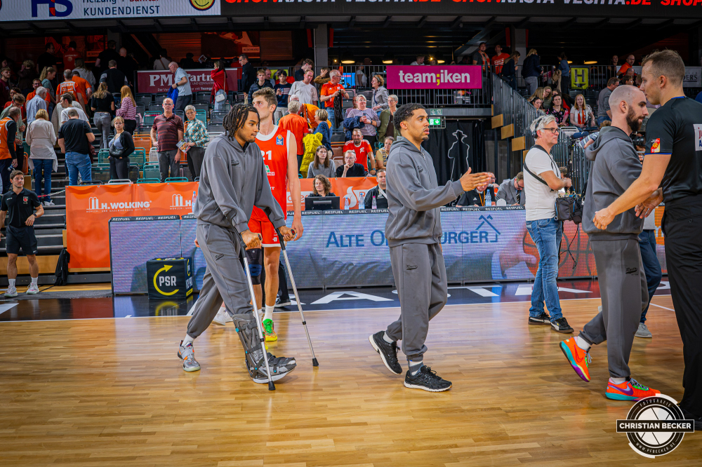 1. Basketball Bundesliga, easyCredit BBL, Saison 2026/2027, Herren, Hauptrunde, 2. Spieltag, 24.09.2026, RASTA Vechta - Bamberg Baskets
Lamin Sabally (#9 - RASTA Vechta) und D'Mitrik Trice (#0 - RASTA Vechta) nach der Partie
Schlüsselwörter: 1. Bundesliga;2. Spieltag;24.09.2026;BBL;BMA 365;Bamberg;Basketball;Baskets;Hauptrunde;Liga;RASTA;RASTA Dome;Saison 2025/2026;Vechta;easycredit