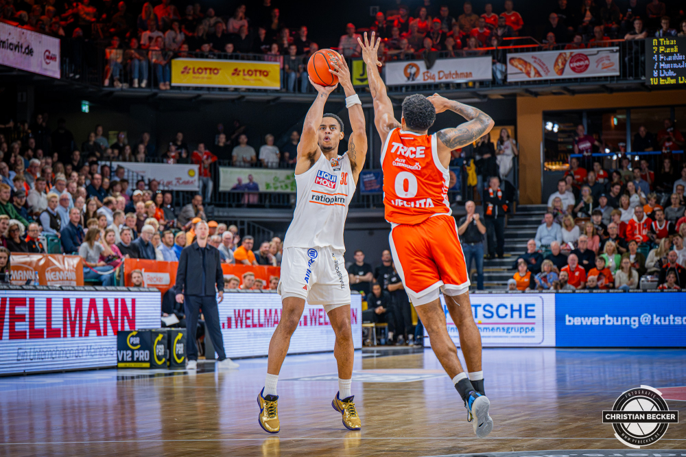 1. Basketball Bundesliga, easyCredit BBL, Saison 2026/2027, Herren, Hauptrunde, 5. Spieltag, 10.10.2026, RASTA Vechta - ratiopharm ulm
Jaylen Sims (#30 - ratiopharm ulm) beim Jumpshot
Schlüsselwörter: 1. Bundesliga;10.10.2026;5. Spieltag;BBL;Basketball;Hauptrunde;Liga;RASTA;RASTA Dome;Saison 2026/2027;Ulm;Vechta;easycredit;ratiopharm