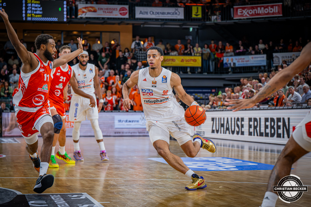 1. Basketball Bundesliga, easyCredit BBL, Saison 2026/2027, Herren, Hauptrunde, 5. Spieltag, 10.10.2026, RASTA Vechta - ratiopharm ulm
Jaylen Sims (#30 - ratiopharm ulm) in Aktion
Schlüsselwörter: 1. Bundesliga;10.10.2026;5. Spieltag;BBL;Basketball;Hauptrunde;Liga;RASTA;RASTA Dome;Saison 2026/2027;Ulm;Vechta;easycredit;ratiopharm