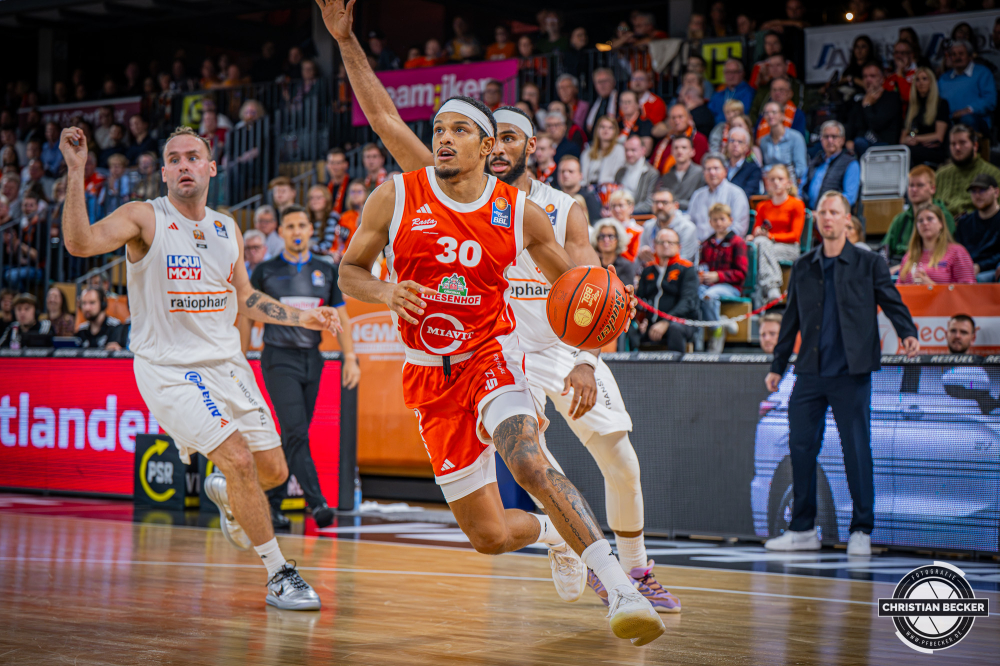 1. Basketball Bundesliga, easyCredit BBL, Saison 2026/2027, Herren, Hauptrunde, 5. Spieltag, 10.10.2026, RASTA Vechta - ratiopharm ulm
Nelson Weidemann (#30 - RASTA Vechta) in Aktion
Schlüsselwörter: 1. Bundesliga;10.10.2026;5. Spieltag;BBL;Basketball;Hauptrunde;Liga;RASTA;RASTA Dome;Saison 2026/2027;Ulm;Vechta;easycredit;ratiopharm