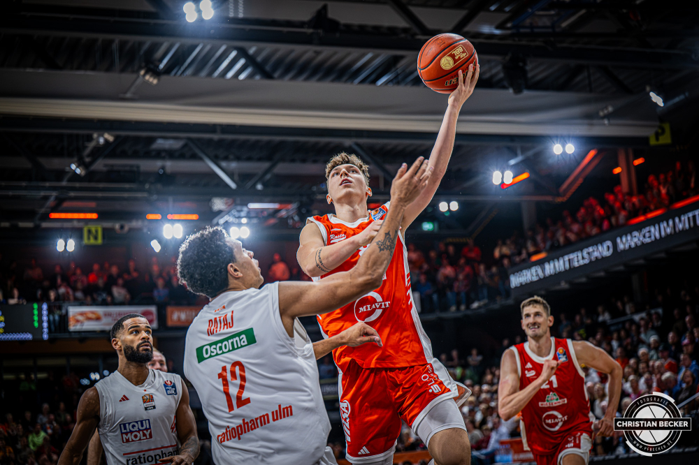1. Basketball Bundesliga, easyCredit BBL, Saison 2026/2027, Herren, Hauptrunde, 5. Spieltag, 10.10.2026, RASTA Vechta - ratiopharm ulm
Dominik Dolic (#8 - RASTA Vechta) beim Korbleger
Schlüsselwörter: 1. Bundesliga;10.10.2026;5. Spieltag;BBL;Basketball;Hauptrunde;Liga;RASTA;RASTA Dome;Saison 2026/2027;Ulm;Vechta;easycredit;ratiopharm