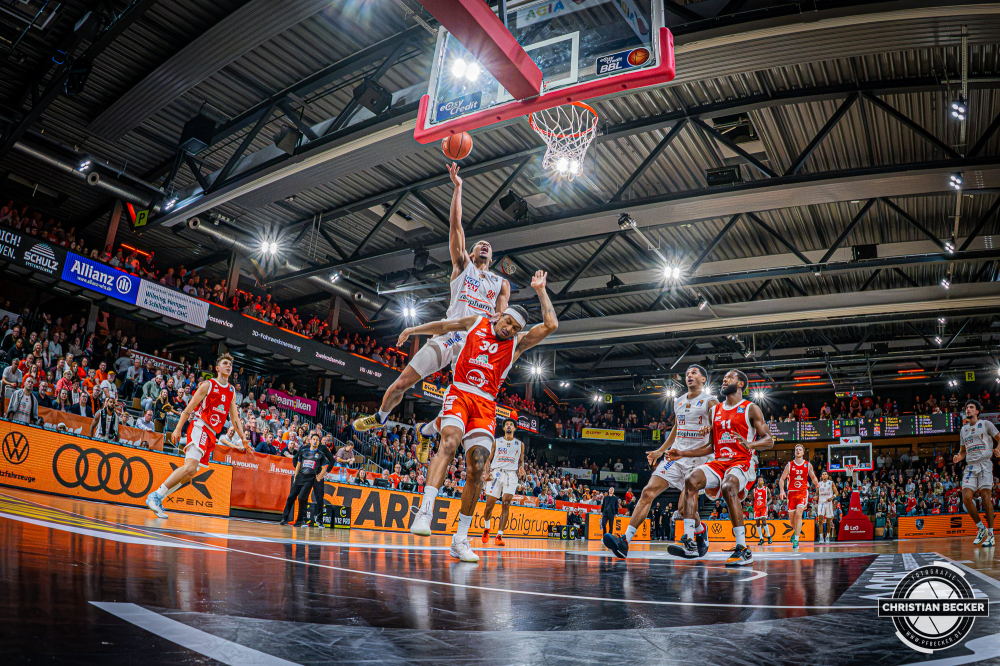 1. Basketball Bundesliga, easyCredit BBL, Saison 2026/2027, Herren, Hauptrunde, 5. Spieltag, 10.10.2026, RASTA Vechta - ratiopharm ulm
Jaylen Sims (#30 - ratiopharm ulm) beim Korbleger
Schlüsselwörter: 1. Bundesliga;10.10.2026;5. Spieltag;BBL;Basketball;Hauptrunde;Liga;RASTA;RASTA Dome;Saison 2026/2027;Ulm;Vechta;easycredit;ratiopharm