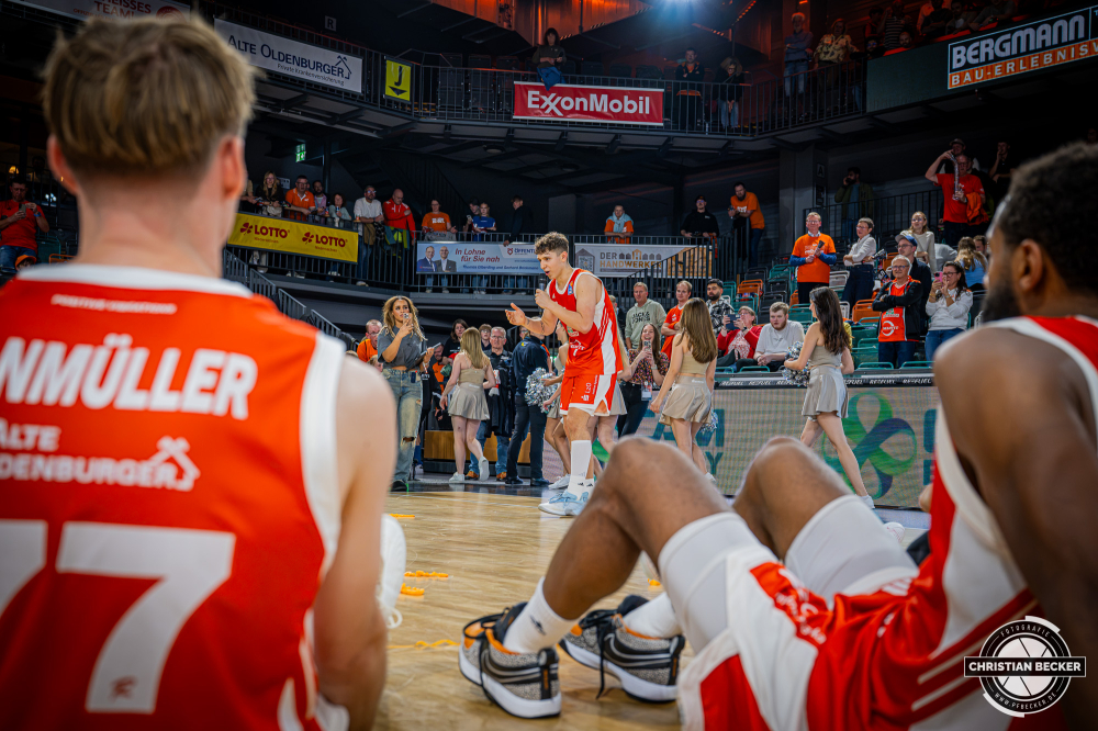 1. Basketball Bundesliga, easyCredit BBL, Saison 2026/2027, Herren, Hauptrunde, 5. Spieltag, 10.10.2026, RASTA Vechta - ratiopharm ulm
Dominik Dolic (#8 - RASTA Vechta) bei der Humba
Schlüsselwörter: 1. Bundesliga;10.10.2026;5. Spieltag;BBL;Basketball;Hauptrunde;Liga;RASTA;RASTA Dome;Saison 2026/2027;Ulm;Vechta;easycredit;ratiopharm