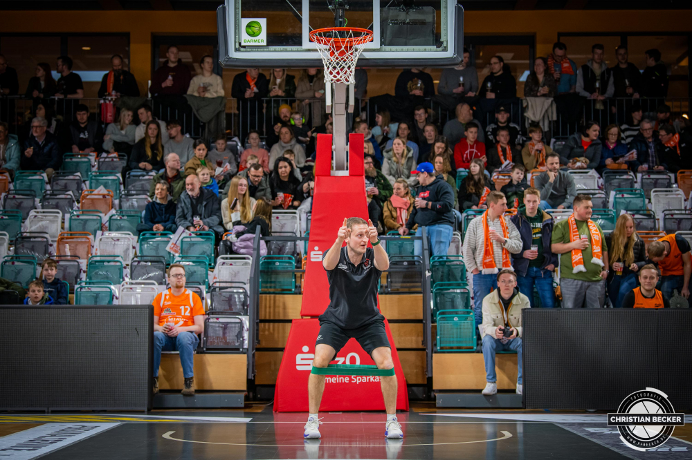 2. Basketball Bundesliga, Pro A, Hauptrunde, 25. Spieltag, 05.03.23, RASTA Vechta - WWU Baskets M&uuml;nster
Domenik Theodorou (GER), Athletic Coach bei RASTA Vechta vor der Partie zwischen RASTA Vechta und WWU Baskets M&uuml;nster
Schlüsselwörter: 05.03.23;2. Bundesliga;25. Spieltag;Barmer;Basketball;Baskets;Hauptrunde;Liga;M&uuml;nster;Pro A;RASTA;RASTA Dome;Saison 2022/2023;Vechta;WWU