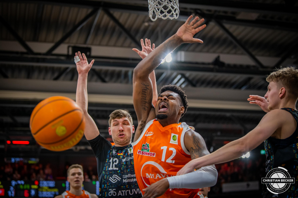 2. Basketball Bundesliga, Pro A, Hauptrunde, 25. Spieltag, 05.03.23, RASTA Vechta - WWU Baskets M&uuml;nster
#12, Tajuan Agee (USA), Forward bei RASTA Vechta in Aktion w&auml;hrend der Partie zwischen RASTA Vechta und WWU Baskets M&uuml;nster
Schlüsselwörter: 05.03.23;2. Bundesliga;25. Spieltag;Barmer;Basketball;Baskets;Hauptrunde;Liga;M&uuml;nster;Pro A;RASTA;RASTA Dome;Saison 2022/2023;Vechta;WWU