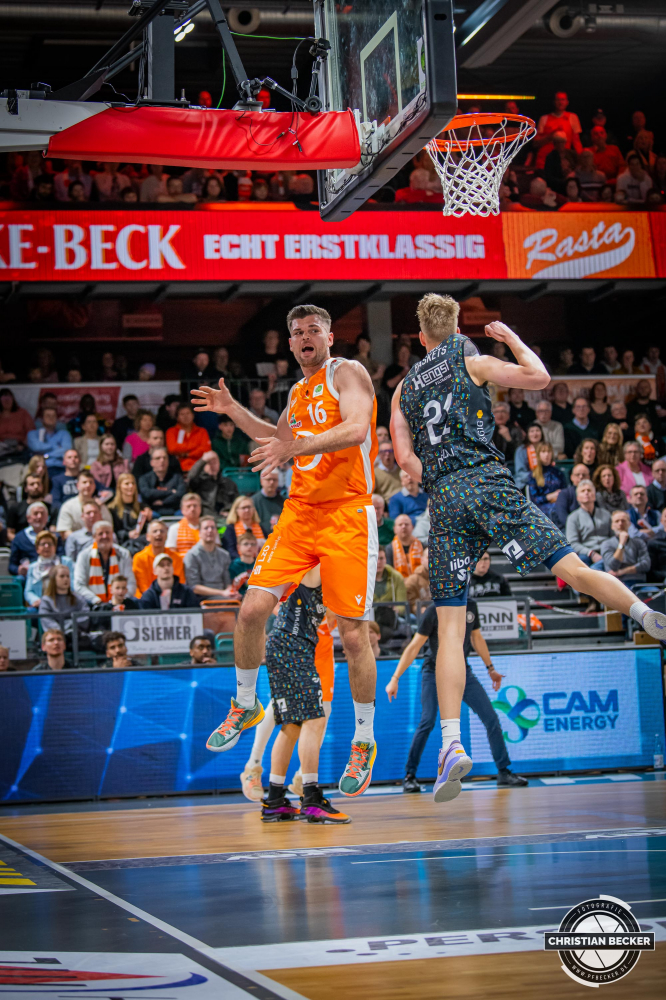 2. Basketball Bundesliga, Pro A, Hauptrunde, 25. Spieltag, 05.03.23, RASTA Vechta - WWU Baskets M&uuml;nster
#16, Julius Wolf (GER), Forward bei RASTA Vechta in Aktion w&auml;hrend der Partie zwischen RASTA Vechta und WWU Baskets M&uuml;nster
Schlüsselwörter: 05.03.23;2. Bundesliga;25. Spieltag;Barmer;Basketball;Baskets;Hauptrunde;Liga;M&uuml;nster;Pro A;RASTA;RASTA Dome;Saison 2022/2023;Vechta;WWU