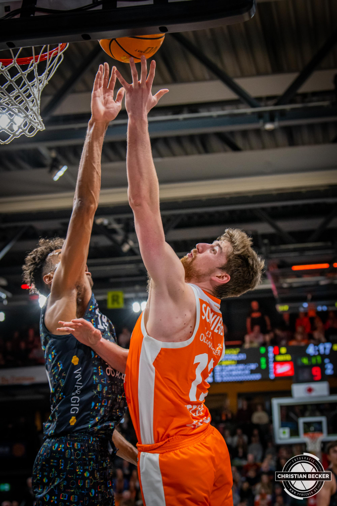 2. Basketball Bundesliga, Pro A, Hauptrunde, 25. Spieltag, 05.03.23, RASTA Vechta - WWU Baskets M&uuml;nster
#15, Ryan Schwieger (USA), Forward bei RASTA Vechta beim Korbleger w&auml;hrend der Partie zwischen RASTA Vechta und WWU Baskets M&uuml;nster
Schlüsselwörter: 05.03.23;2. Bundesliga;25. Spieltag;Barmer;Basketball;Baskets;Hauptrunde;Liga;M&uuml;nster;Pro A;RASTA;RASTA Dome;Saison 2022/2023;Vechta;WWU