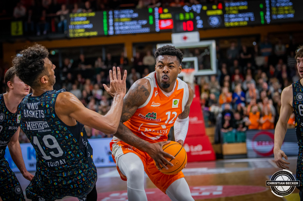 2. Basketball Bundesliga, Pro A, Hauptrunde, 25. Spieltag, 05.03.23, RASTA Vechta - WWU Baskets M&uuml;nster
#12, Tajuan Agee (USA), Forward bei RASTA Vechta in Aktion w&auml;hrend der Partie zwischen RASTA Vechta und WWU Baskets M&uuml;nster
Schlüsselwörter: 05.03.23;2. Bundesliga;25. Spieltag;Barmer;Basketball;Baskets;Hauptrunde;Liga;M&uuml;nster;Pro A;RASTA;RASTA Dome;Saison 2022/2023;Vechta;WWU